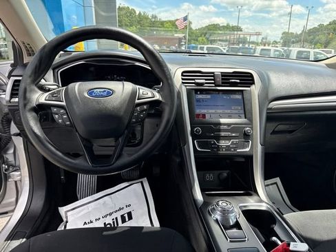 Used 2019 Ford Fusion SE FWD image 19