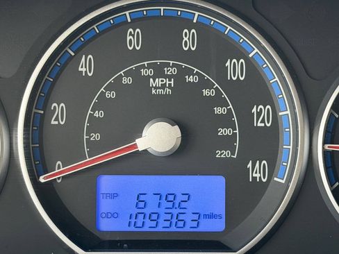 Used 2009 Hyundai Santa Fe Limited FWD image 19