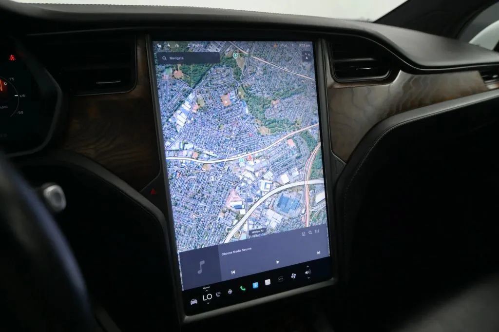 Used 2019 Tesla Model X Long Range AWD/4WD image 26