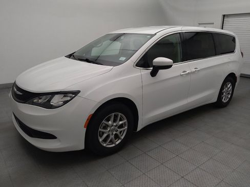 Used 2023 Chrysler Voyager LX FWD image 2