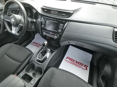 Used 2018 Nissan Rogue SV w/ Premium Package AWD/4WD image 17