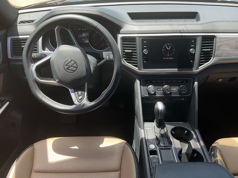 Used 2021 Volkswagen Atlas Cross Sport SE FWD image 9