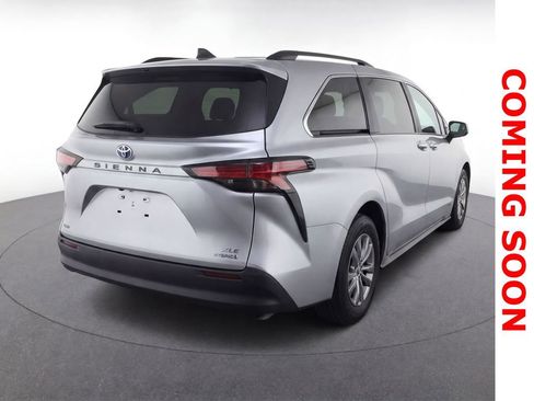 Used 2021 Toyota Sienna XLE w/ XLE Plus Package image 5