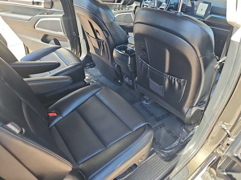 Used 2025 Kia Telluride S FWD image 11