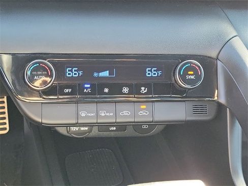 Used 2025 Hyundai Elantra Sport image 11