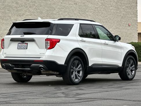 Used 2023 Ford Explorer XLT w/ Equipment Group 202A AWD/4WD image 2