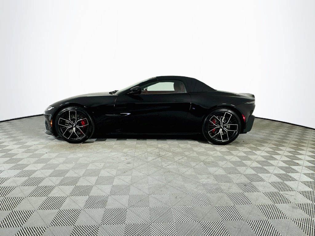 Used 2022 Aston Martin V8 Vantage Roadster RWD image 32