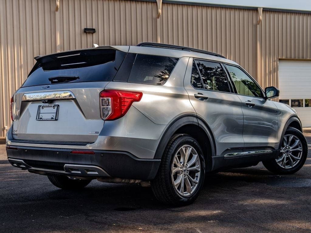 Used 2020 Ford Explorer XLT w/ Equipment Group 202A AWD/4WD image 6