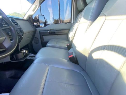 Used 2015 Ford F550 2WD Regular Cab Super Duty image 10