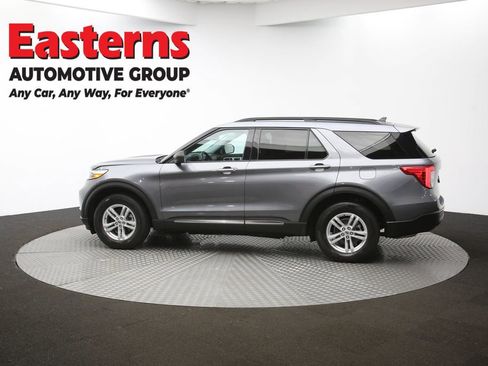 Used 2022 Ford Explorer XLT image 60