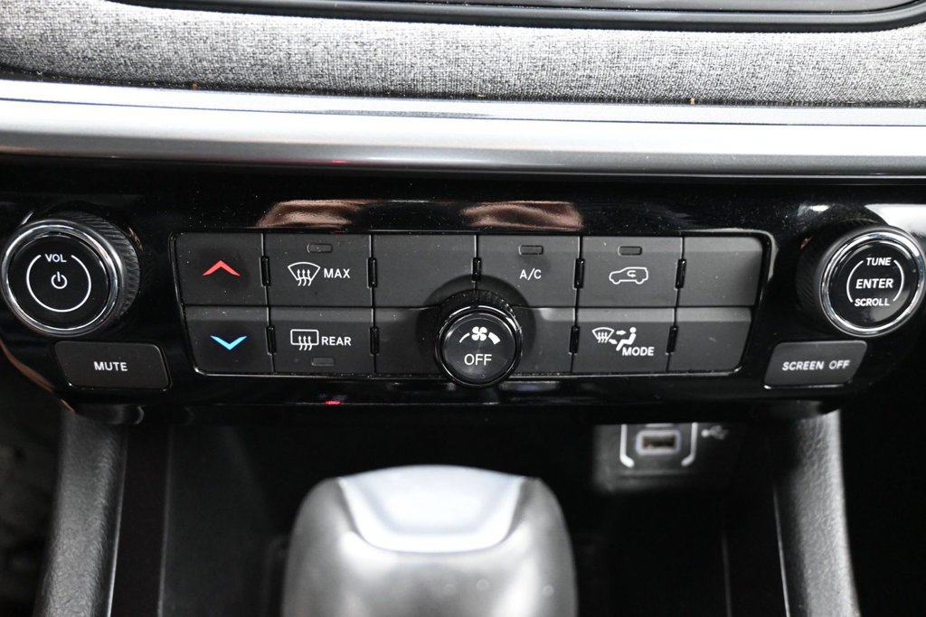 Used 2024 Jeep Compass Latitude AWD/4WD image 13