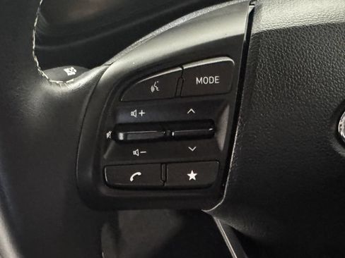 Used 2025 Hyundai Venue Limited FWD image 5