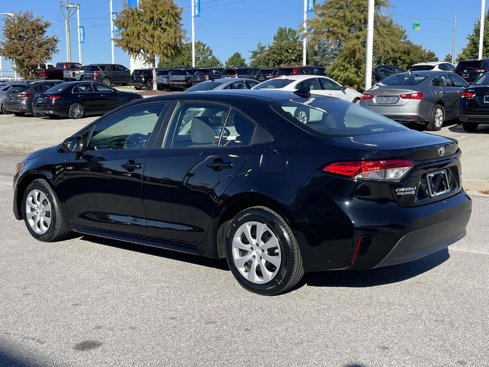 Used 2023 Toyota Corolla LE FWD image 4