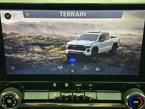 Used 2024 Chevrolet Colorado Trail Boss w/ Technology Package AWD/4WD image 44