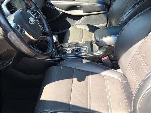 Used 2019 Kia Sorento SX image 16