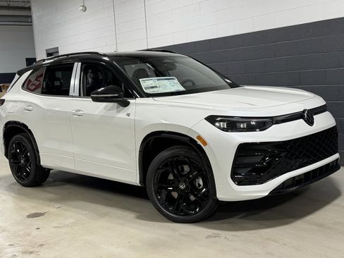 New 2026 Volkswagen Tiguan SE R-Line image 4