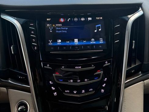 Used 2020 Cadillac Escalade Premium Luxury AWD/4WD image 25