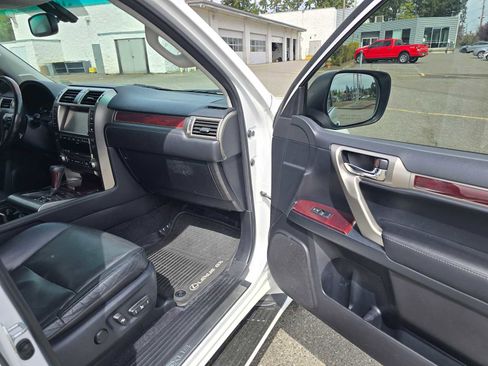 Used 2015 Lexus GX 460 w/ Premium Package image 10