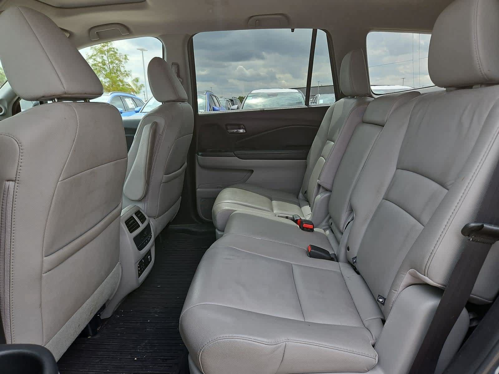 Used 2017 Honda Pilot Touring image 19