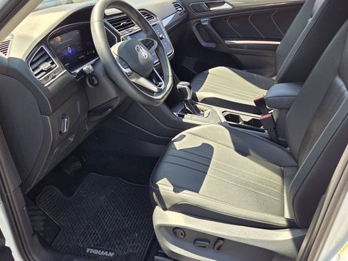 Used 2023 Volkswagen Tiguan SE image 14