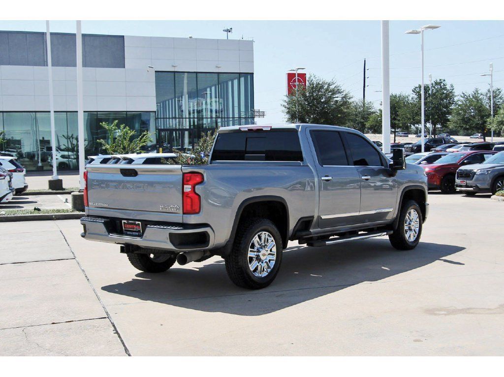 Used 2024 Chevrolet Silverado 2500 High Country AWD/4WD image 4