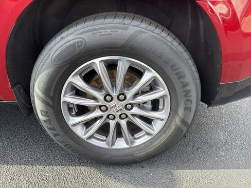 Used 2024 Buick Enclave Premium image 9