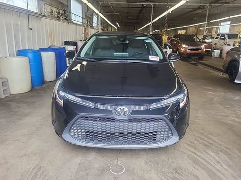 Used 2021 Toyota Corolla LE FWD image 2