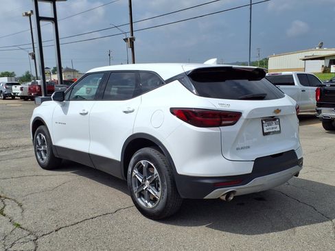 Used 2025 Chevrolet Blazer LT FWD image 2