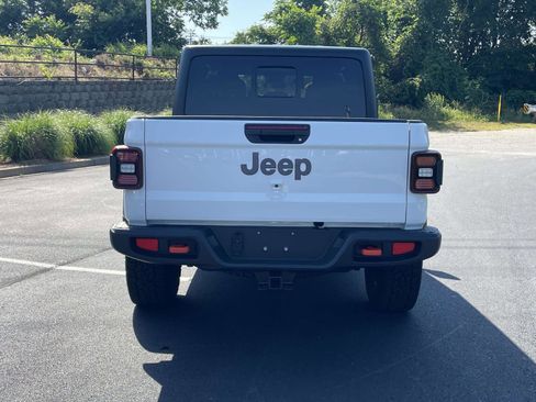 Used 2025 Jeep Gladiator Mojave w/ Convenience Group AWD/4WD image 6