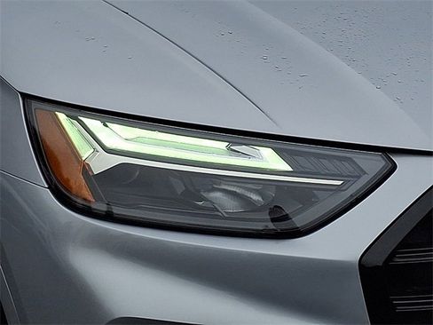 Certified 2025 Audi Q5 2.0T Premium w/ Convenience Plus Package image 9