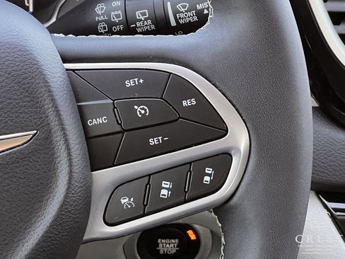 Used 2024 Chrysler Pacifica Touring-L image 15