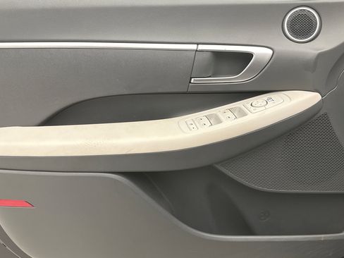 Used 2023 Hyundai Sonata SE w/ Cargo Package FWD image 6
