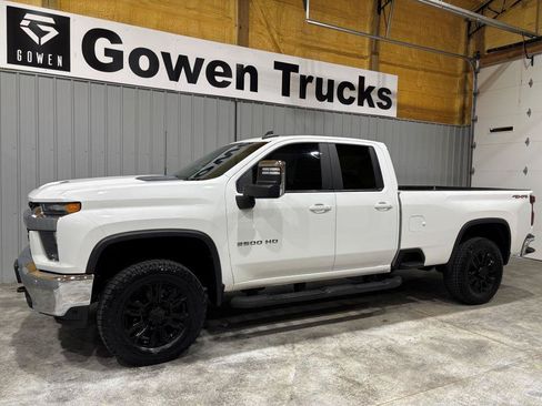 Used 2020 Chevrolet Silverado 2500 LT w/ Convenience Package AWD/4WD image 4
