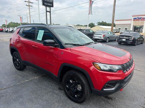 Used 2024 Jeep Compass Trailhawk AWD/4WD image 3