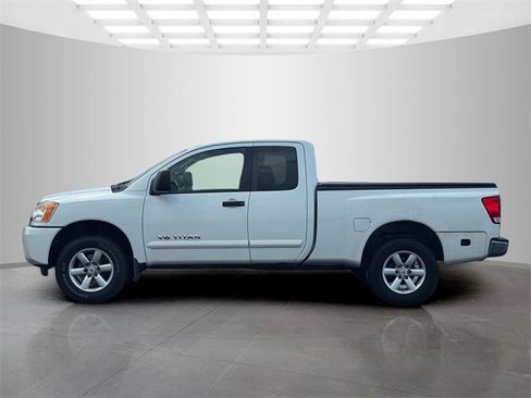 Used 2013 Nissan Titan SV image 4