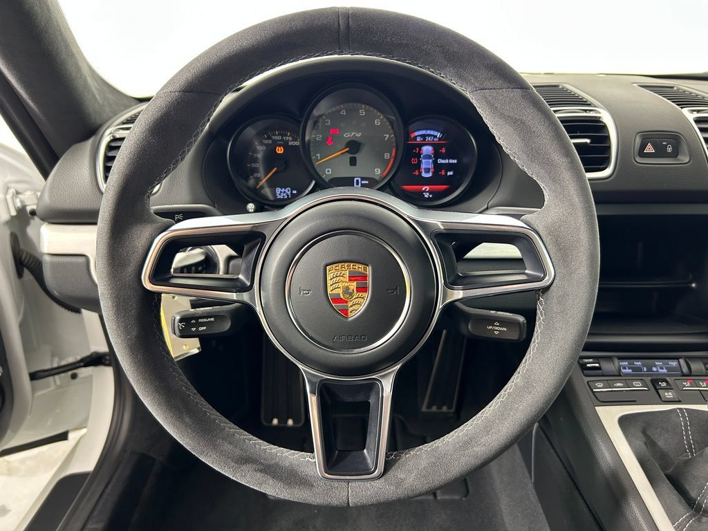Certified 2016 Porsche Cayman GT4 RWD image 17