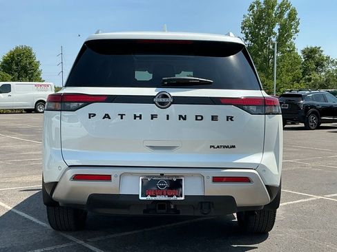 Used 2024 Nissan Pathfinder Platinum w/ Black Appearance Package FWD image 18