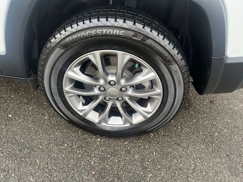 Used 2019 Jeep Cherokee Latitude Plus AWD/4WD image 8
