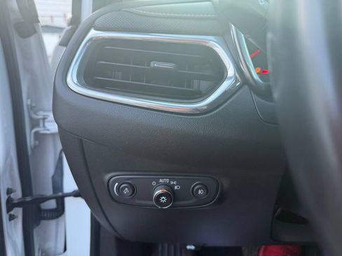 Used 2022 Chevrolet Equinox Premier AWD/4WD image 14