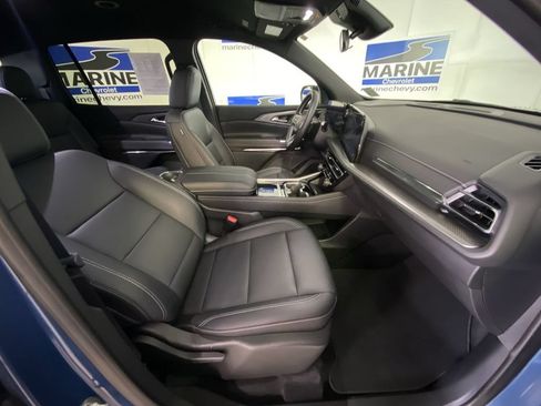 Used 2024 Chevrolet Traverse LT w/ Trailering Package FWD image 33