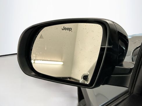 Used 2022 Jeep Compass Limited image 16