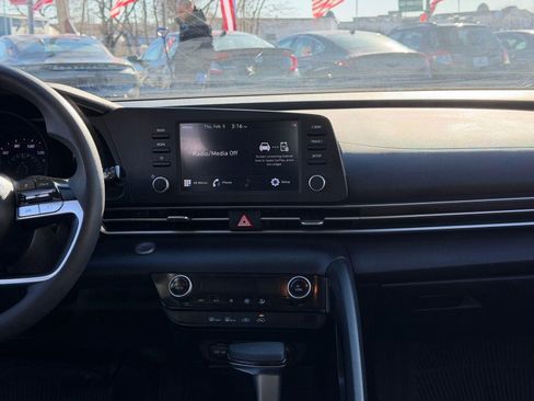 Used 2022 Hyundai Elantra SEL image 13