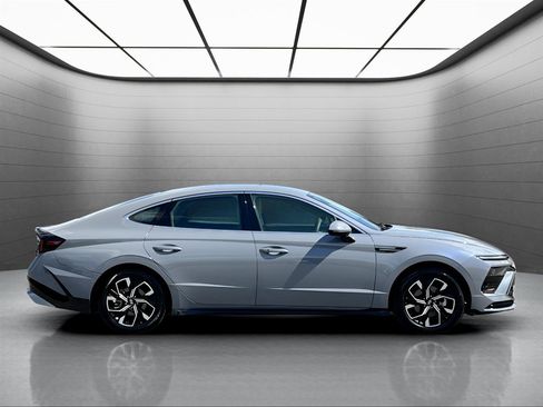 Used 2025 Hyundai Sonata SEL FWD image 7