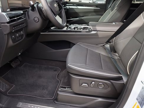 Used 2026 Cadillac Escalade ESV Sport w/ Touring Package image 11