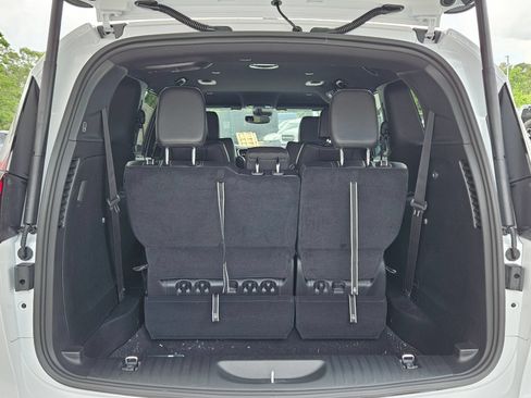 New 2027 Chrysler Pacifica Select FWD image 24