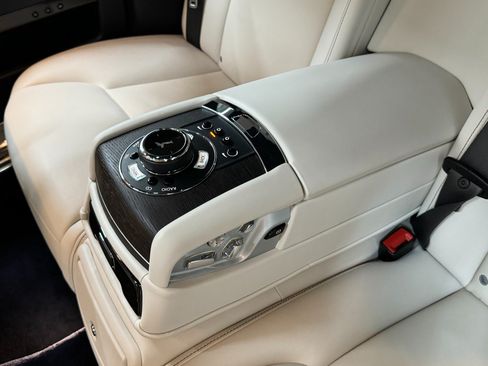 Used 2015 Rolls-Royce Ghost RWD image 53