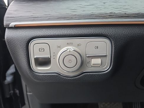 Used 2021 Mercedes-Benz GLE 350 4MATIC w/ Premium Package image 21