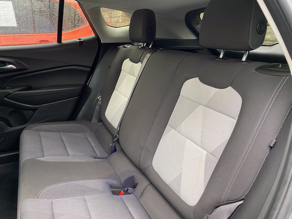 Used 2025 Chevrolet Trax LS w/ LS Convenience Package FWD image 9