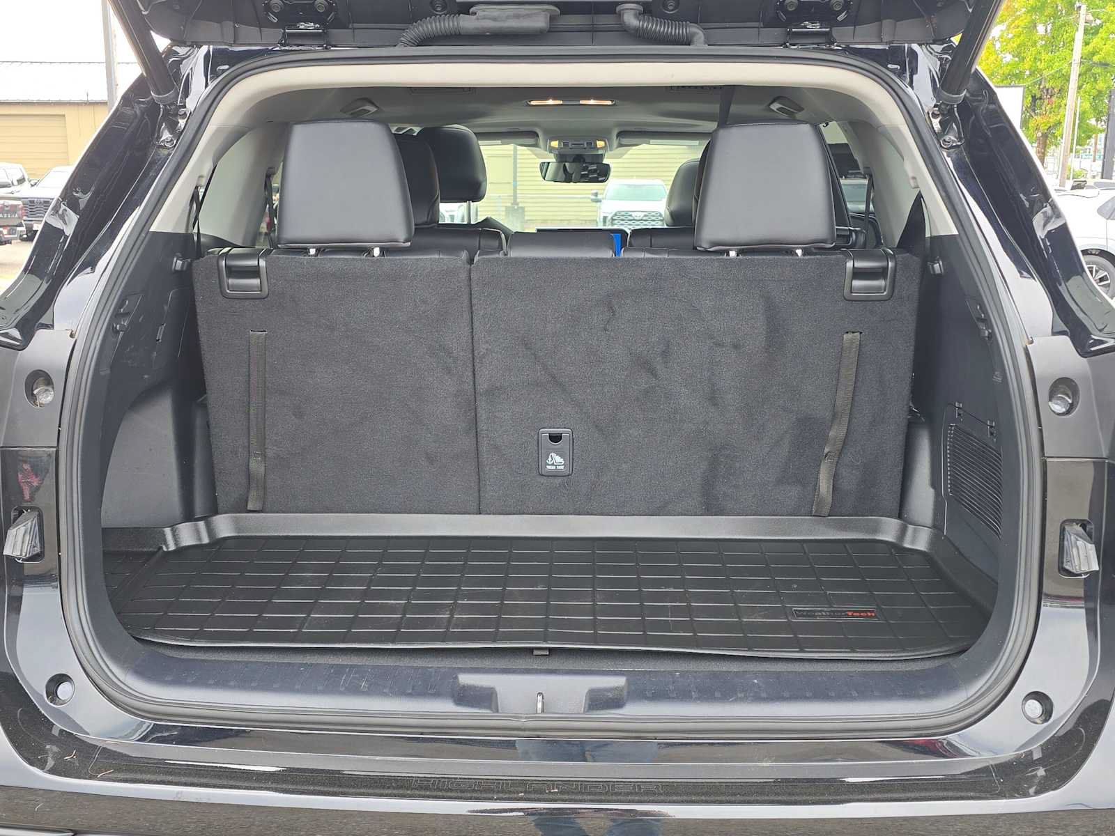 Used 2023 Toyota Highlander XLE AWD/4WD image 14