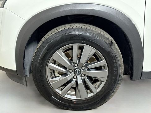 Used 2025 Nissan Pathfinder SV FWD image 29